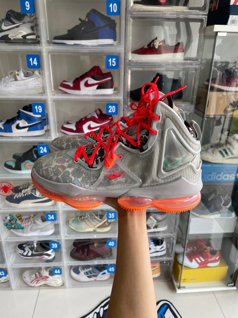 Lebron shoe store hotsell