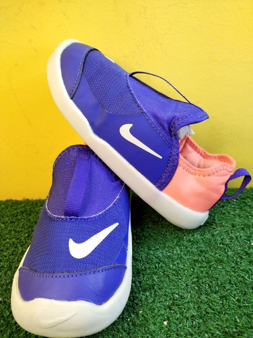 Nike lil swoosh hot sale