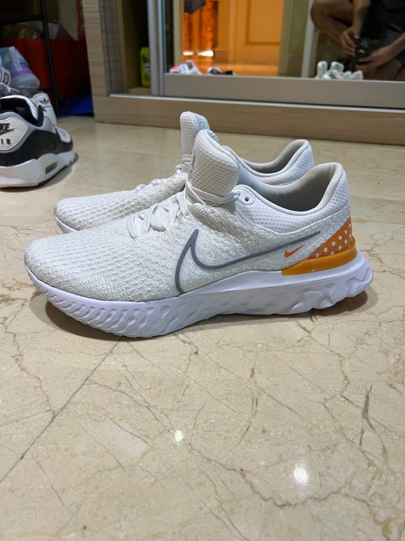 All clearance white flyknits