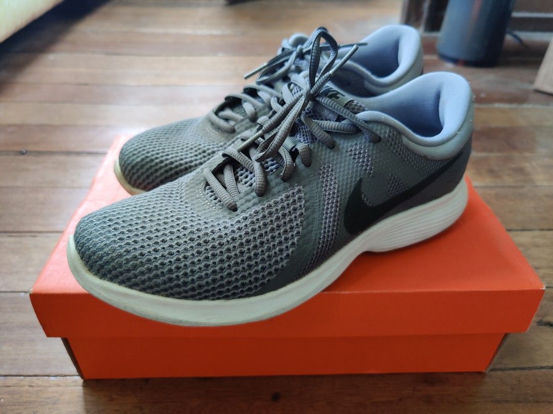 macy's nike revolution 4