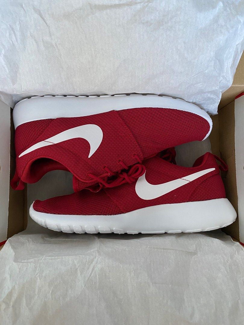 Red nike hotsell roshe