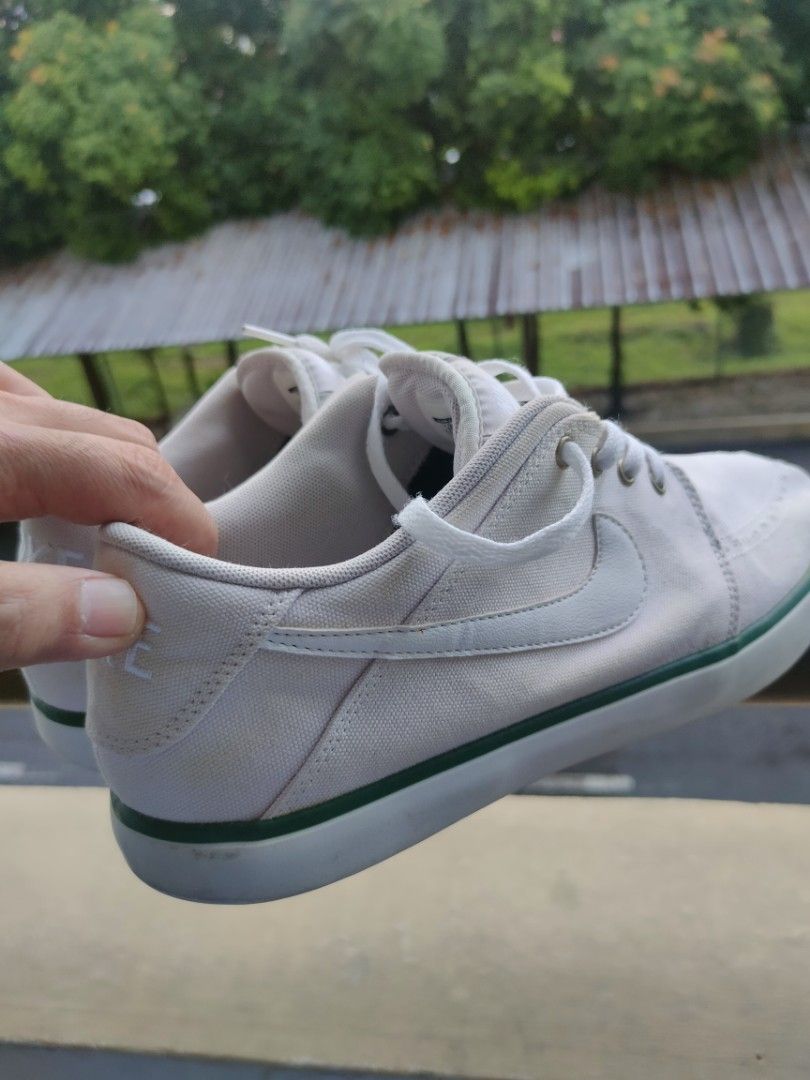 Nike top suketo white