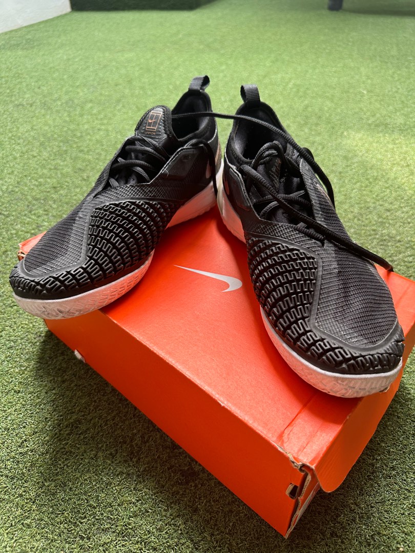 Nike tennis shoes on Carousell