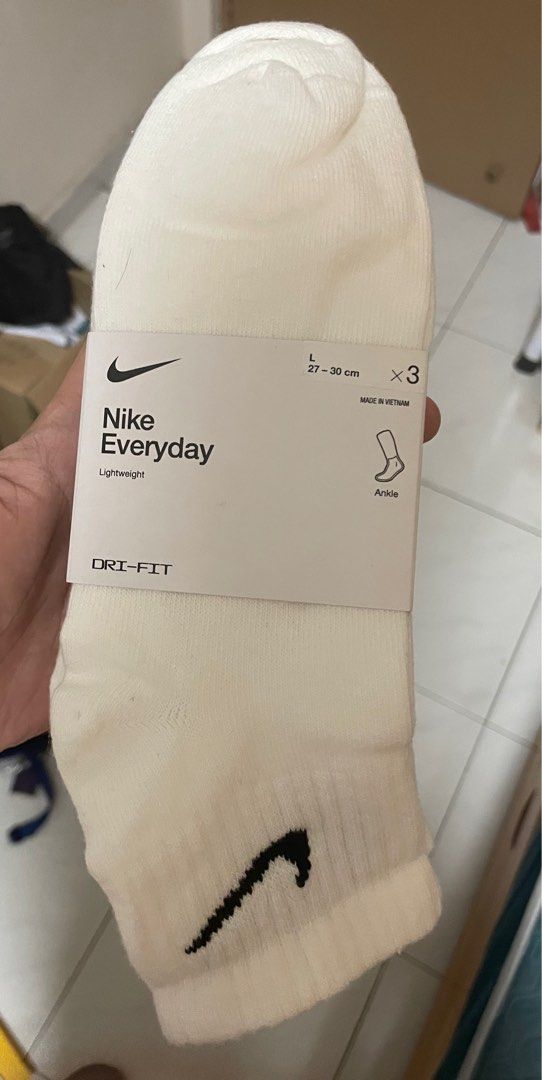Nike white ankle socks, Men's Fashion, Activewear on Carousell
