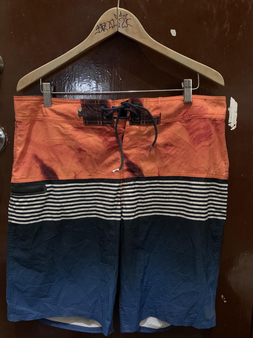 Louis Vuitton 2054 Shorts LV, Men's Fashion, Bottoms, Swim Trunks & Board  Shorts on Carousell