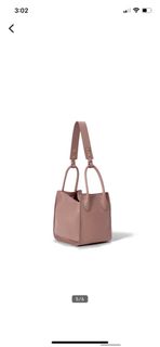 (Category: ) located in . Submitted by wardrobeee_ (Listing ID 1236302331, Image 1). Description: .