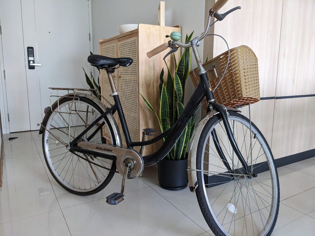 Raleigh touring bike w basket new handlebars