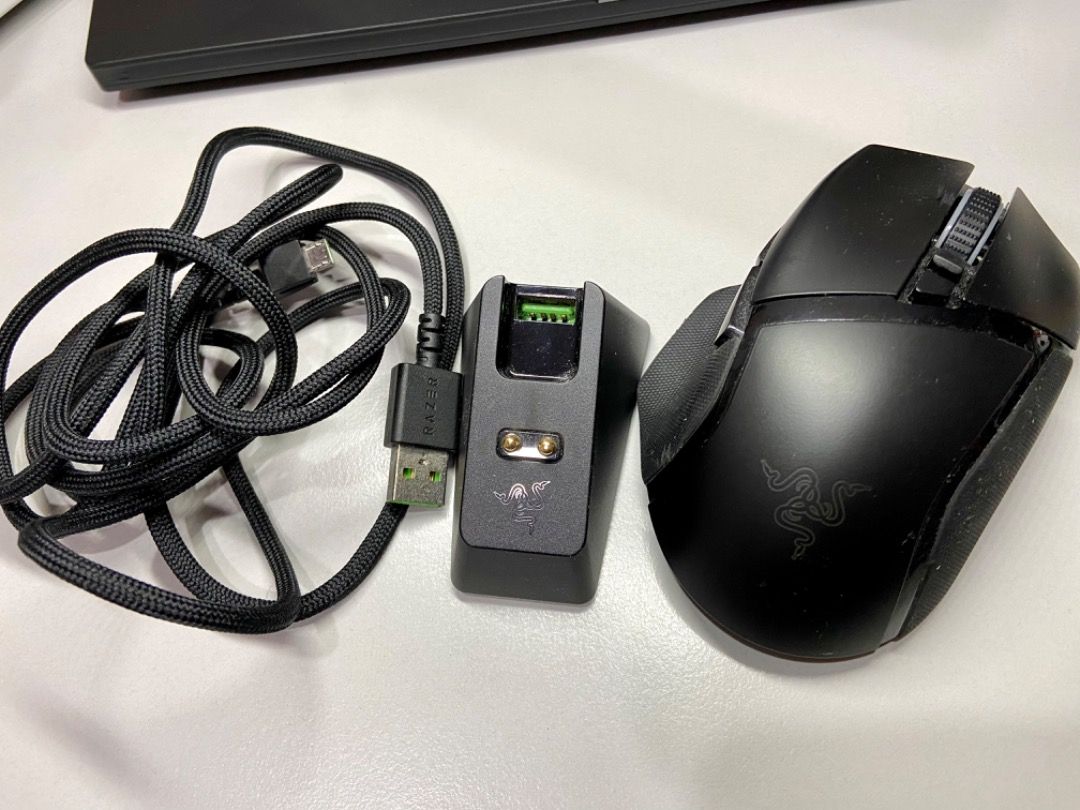 Razer basilisk ultimate (full box with charging dock), Computers & Tech