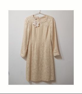 二手｜Redhouse 象牙黃色雍容刺繡蕾絲花朵裝飾長袖連身裙洋裝 #23畢業出清