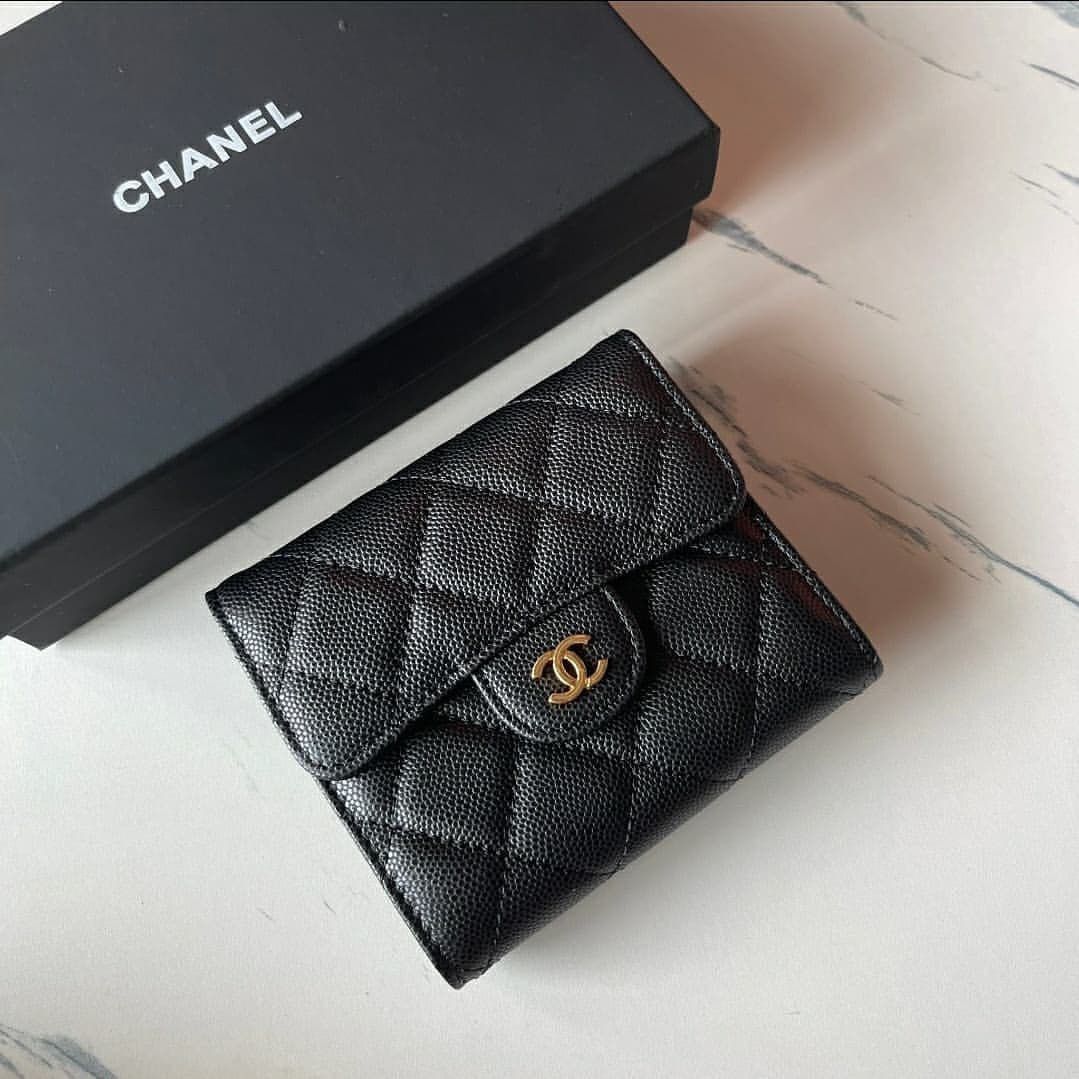 SALE‼ Authentic Chanel Classic Small Flap Wallet Caviar GHW