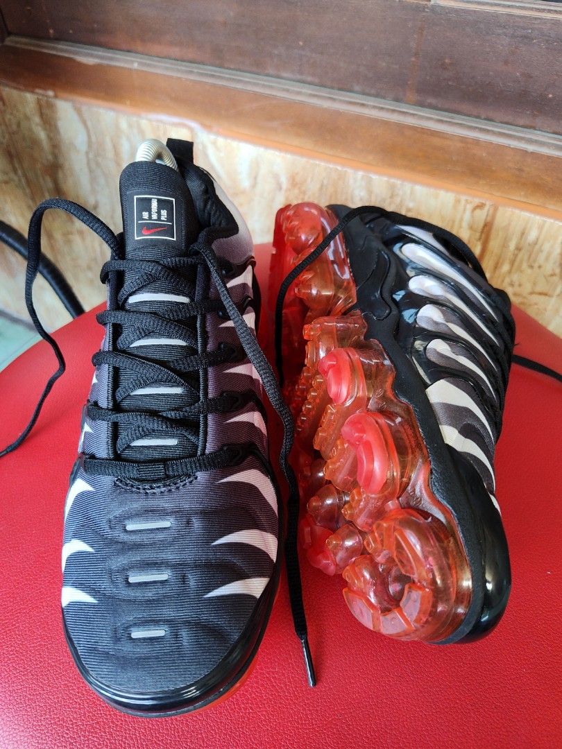 vapormax plus red shark