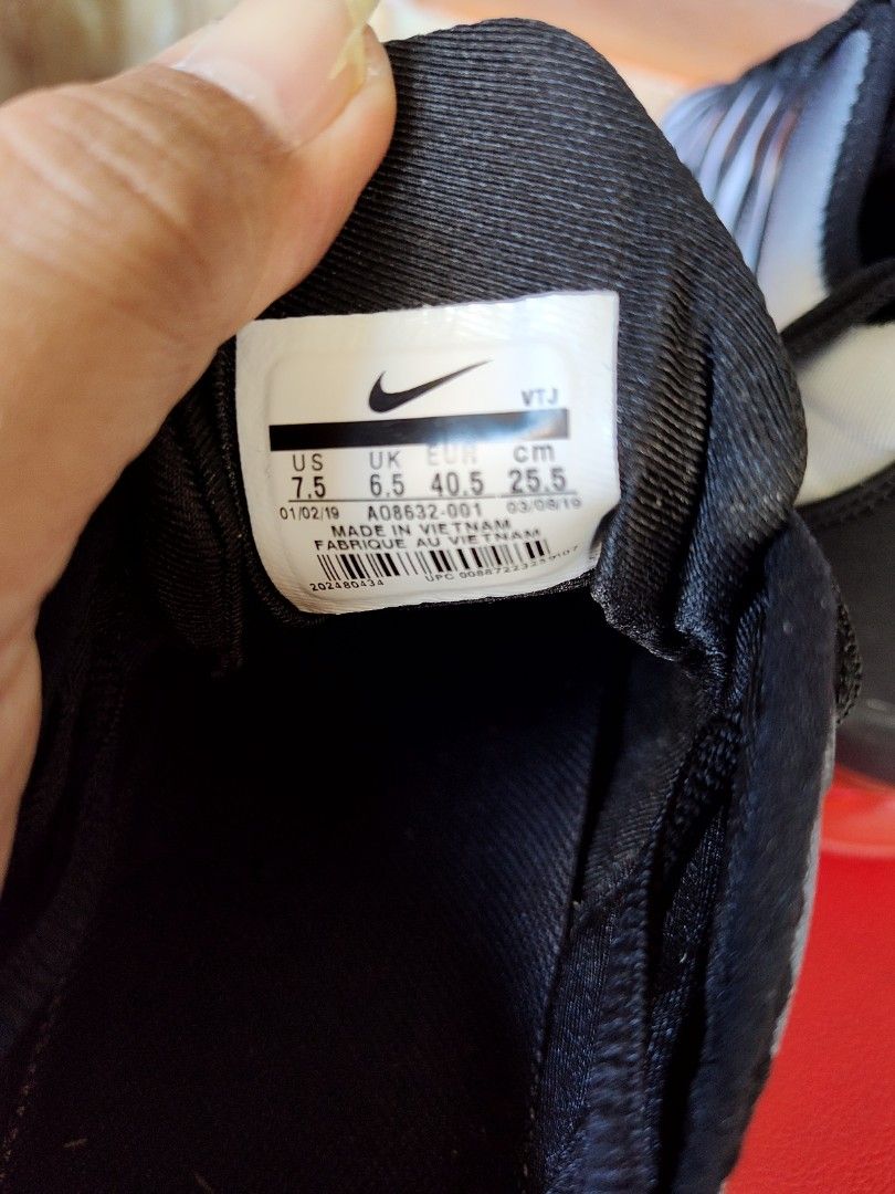 vapormax plus red shark