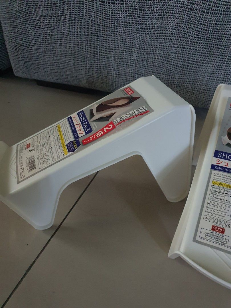 (2 unit) Shoe Rack (Daiso) Rak Kasut, Men's Fashion, Footwear, Shoe