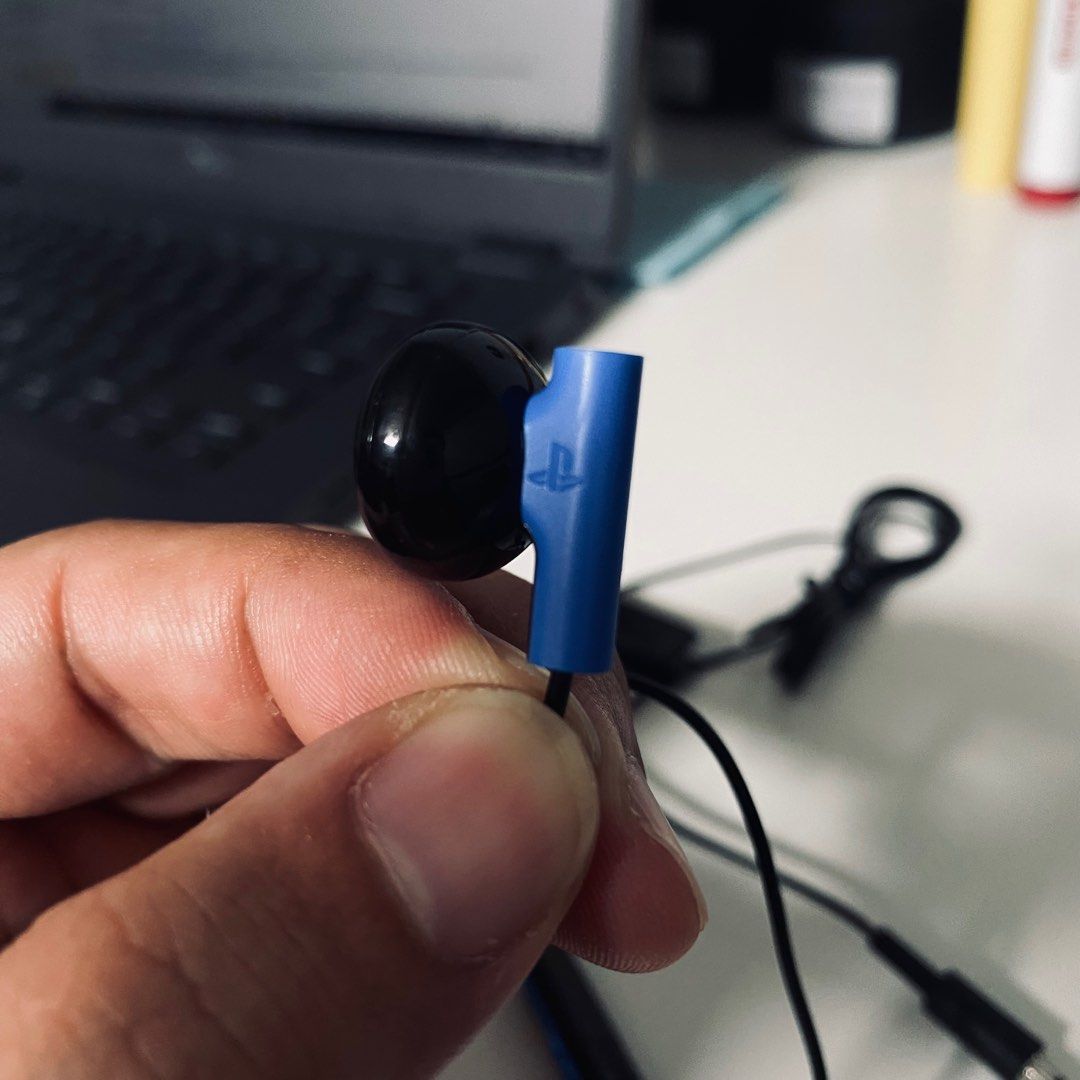 Ps4 original store earphones