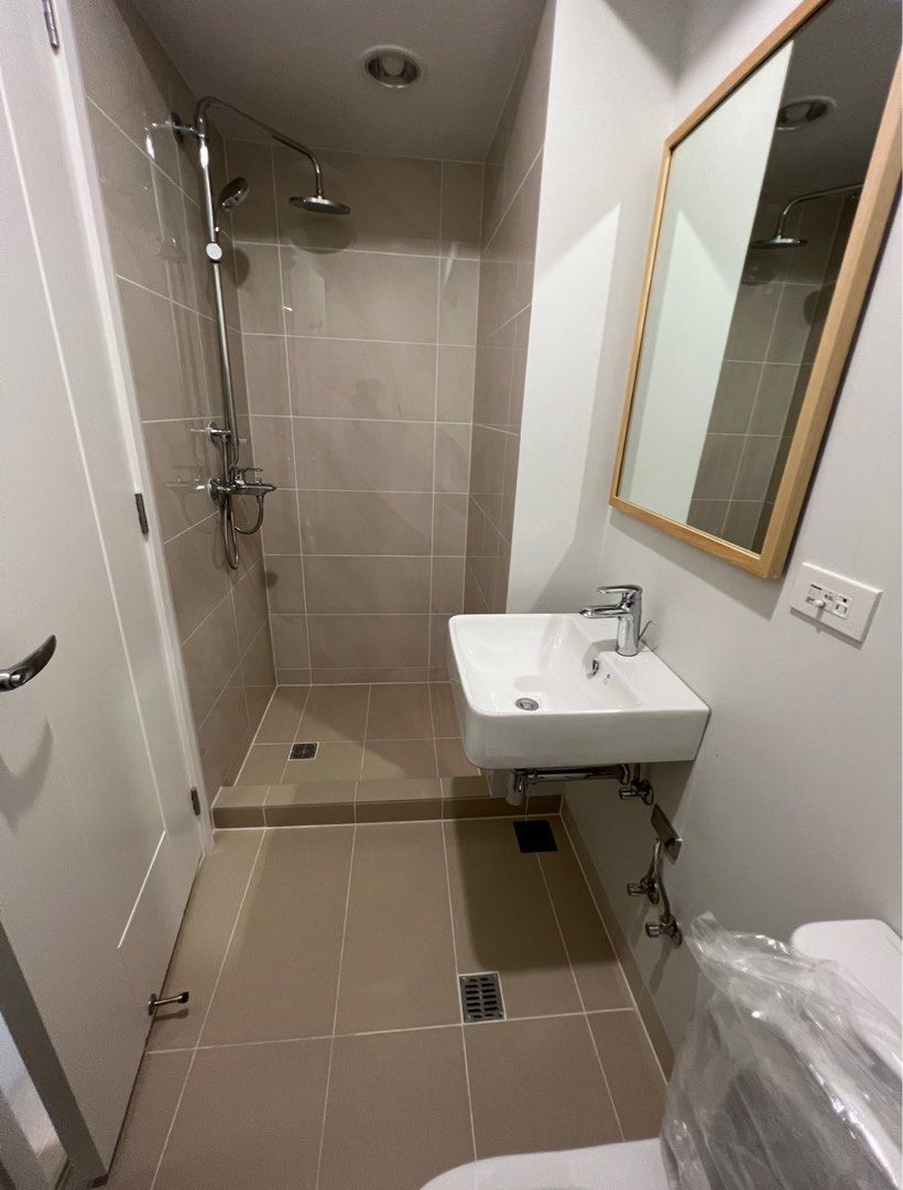 Studio Unit in Arton (Category: Apartments & Condos) located in Manila. Submitted by amark123 (Listing ID 1236305041, Image 3). Description: West Arton Tower Studio Unit - 27sqm - 6th floor Currently tenanted until June 2027. You will take over rental income. Arton Amenities available: Pool Gym Co-Working Space Near Katipunan, SM Marikina and schools like Ateneo, Miriam, UP.