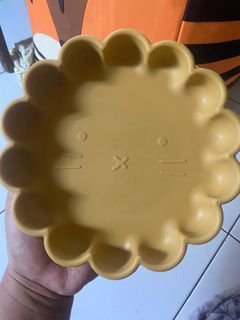 suction plate lion mustard