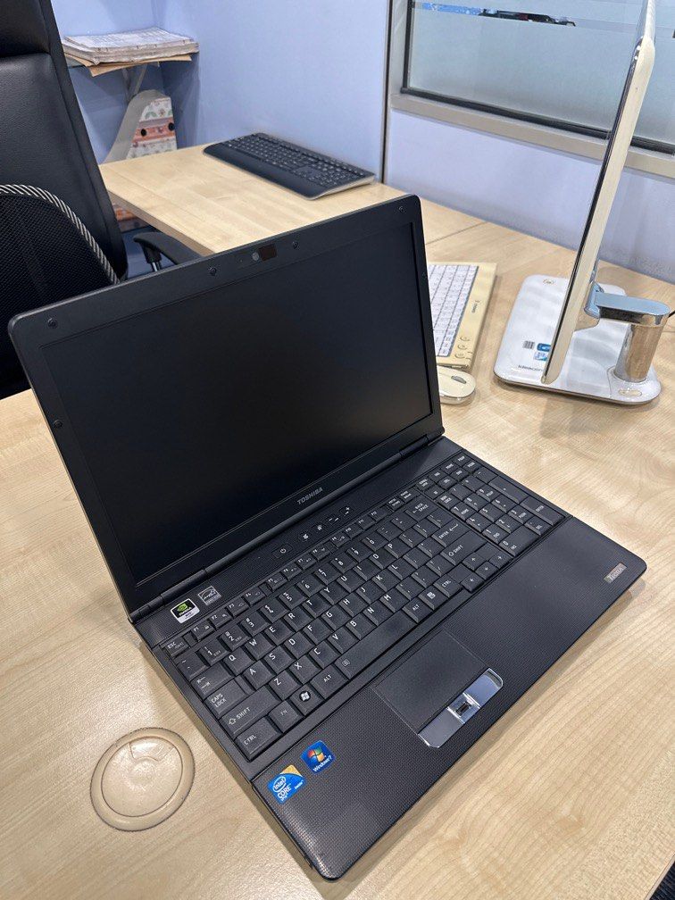 Toshiba Tecra P11 Ci5 2.65 M560 8GB 250GB Webcam NVIDIA NVS 2100M 2GB Win 10 pro