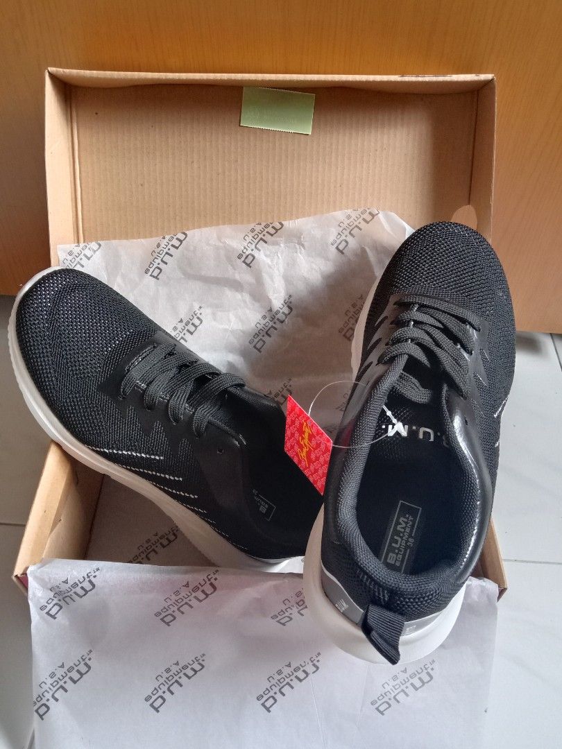 Track shoe, Women's Fashion, Footwear, Sneakers on Carousell