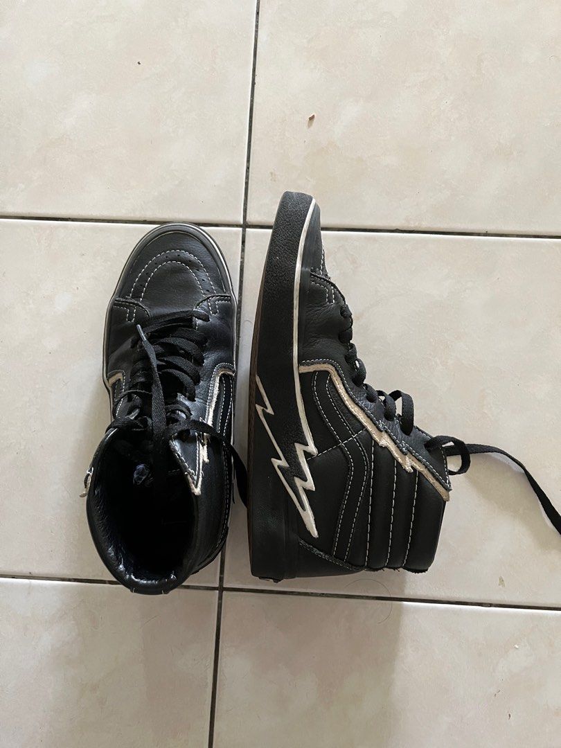 Lightning bolt vans black discount