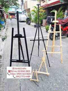 WOODEN EASEL STAND