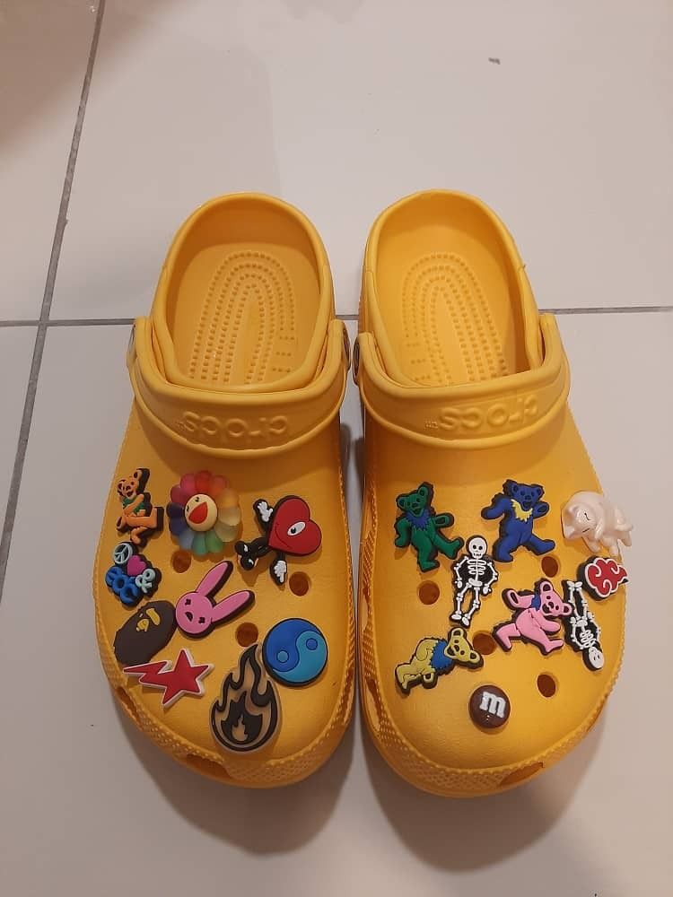 Yellow crocs with jibbitz best sale