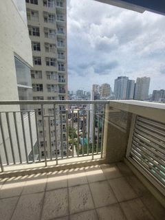 1bedroom condo in makati paseo de roces rent to own w/ balcony near salcedo legazpi village makati