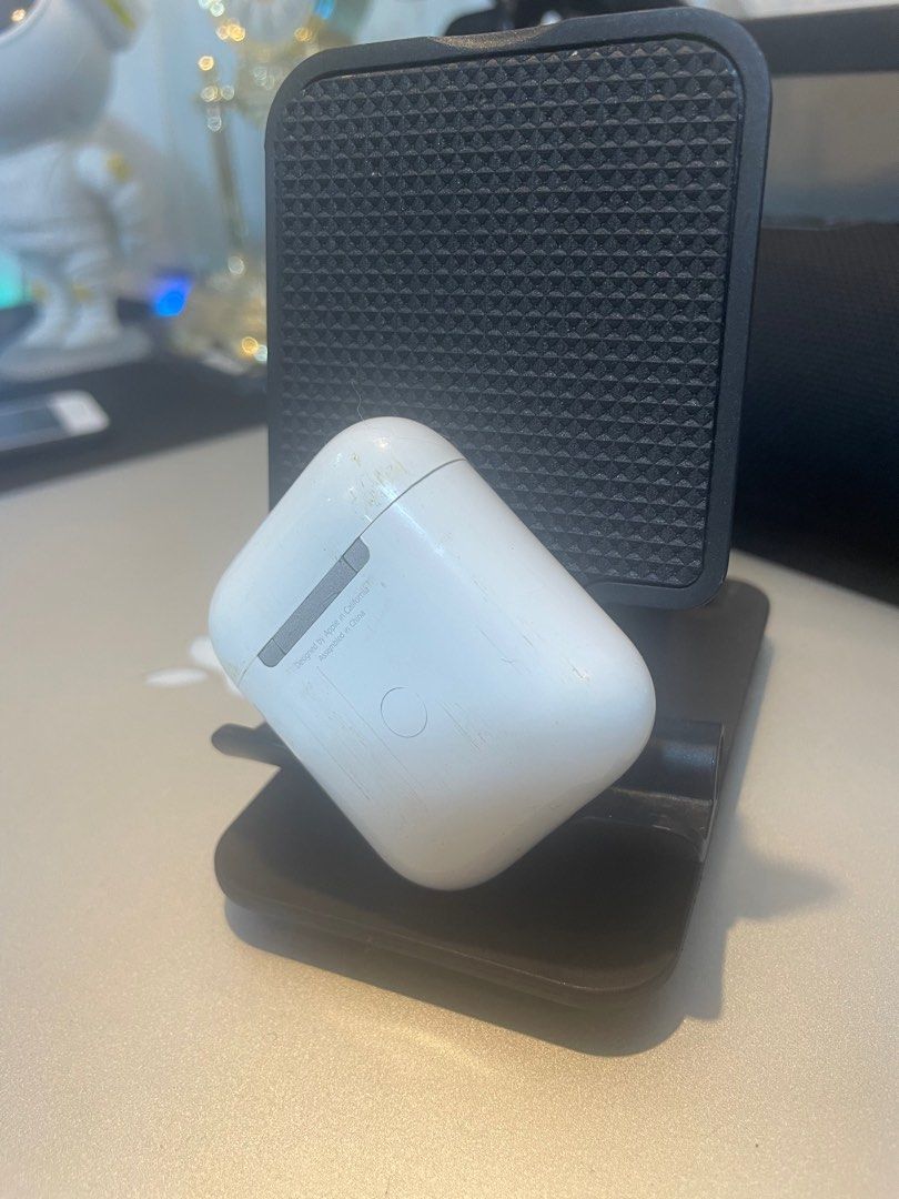 Airpods gen 2 (authentic) (Category: Earphones) located in Makati City. Submitted by tomypom (Listing ID 1236579861, Image 3). Description: Authentic airpods 2 Left side working only. Wysiwyg 1,999 only!!!.