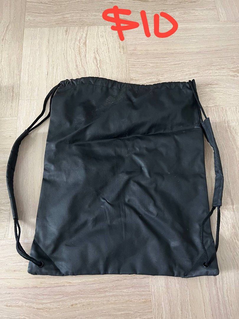 Assorted Bag (Category: Sling Bags) located in Singapore. Submitted by possiblebargain_ (Listing ID 1236470113, Image 4). Description: Assorted sling bag from $10! PM for price. Can nego .