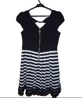Black & White Striped Flare Pleated A-line full Midi Dress