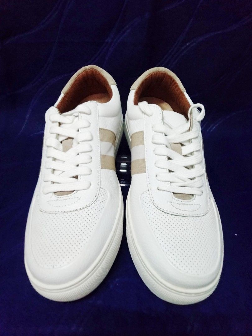 Vince camuto slip on tennis shoes deals