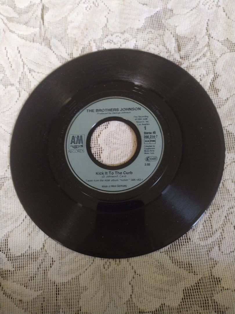Brothers Johnson Kick It To The Curb (7" single) VINYL PLAKA on Carousell