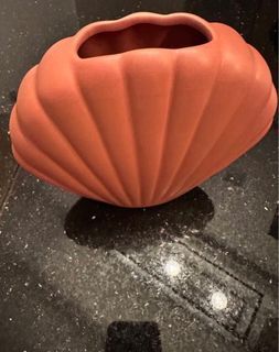 Ceramic Seashell Vase (BN)  for flower arrangement