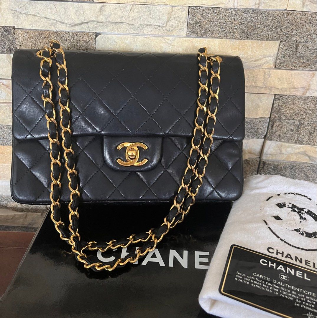 ✖️SOLD✖️ Chanel Medium Classic Flap CF in Black Lambskin GHW