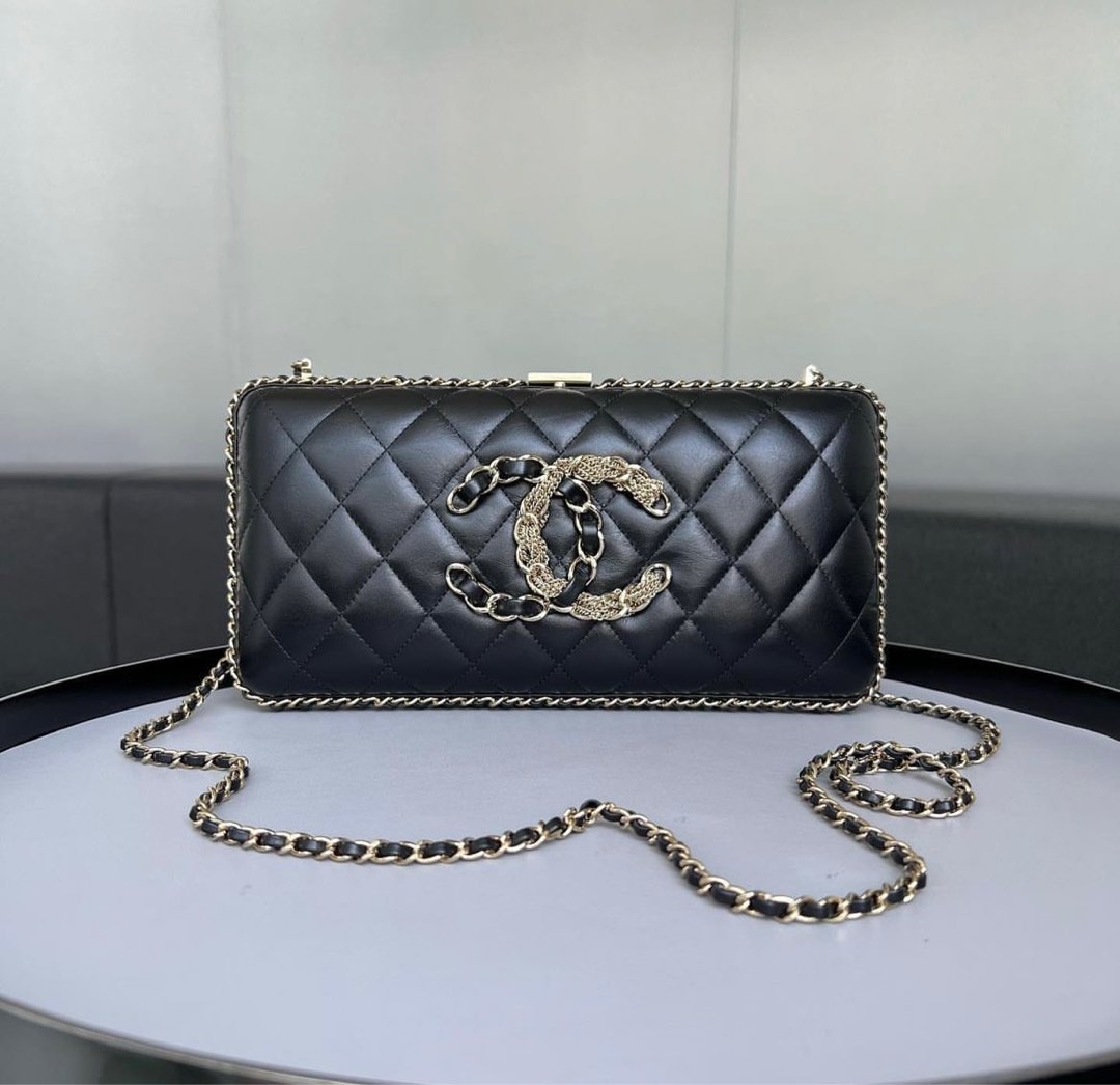 Chanel Black Lambskin Powder Clutch On Chain Q6B4OW1IKB000