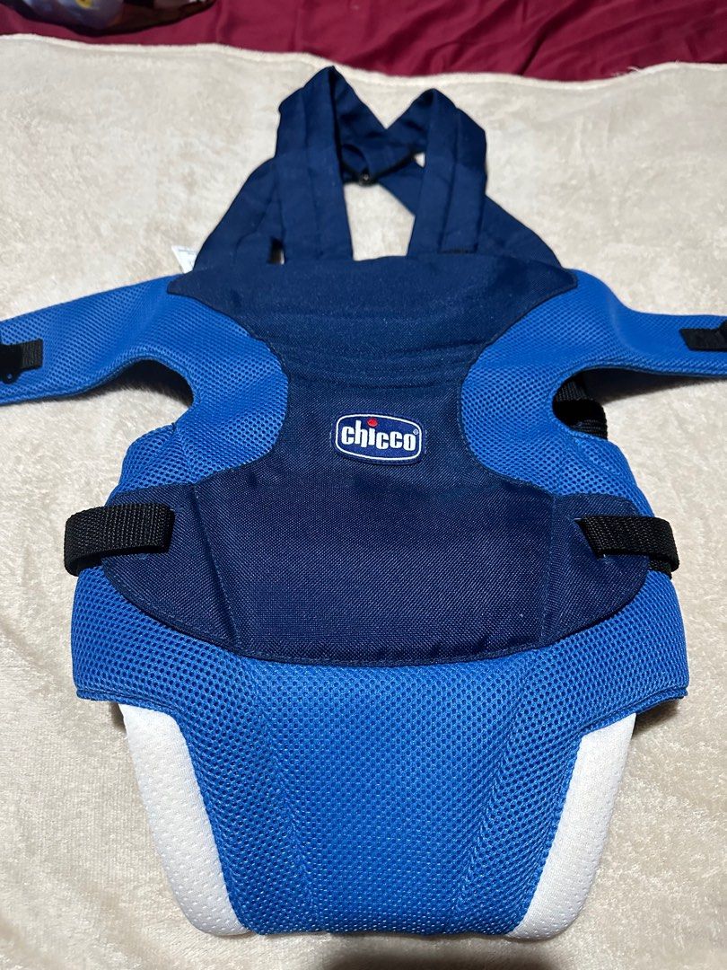 Chicco GO Baby Carrier (Category: Carriers & Slings) located in Cebu City. Submitted by evicky (Listing ID 1236438238, Image 2). Description: Chicco GO Baby Carrier Good as new Only used 2-3 times in the house .
