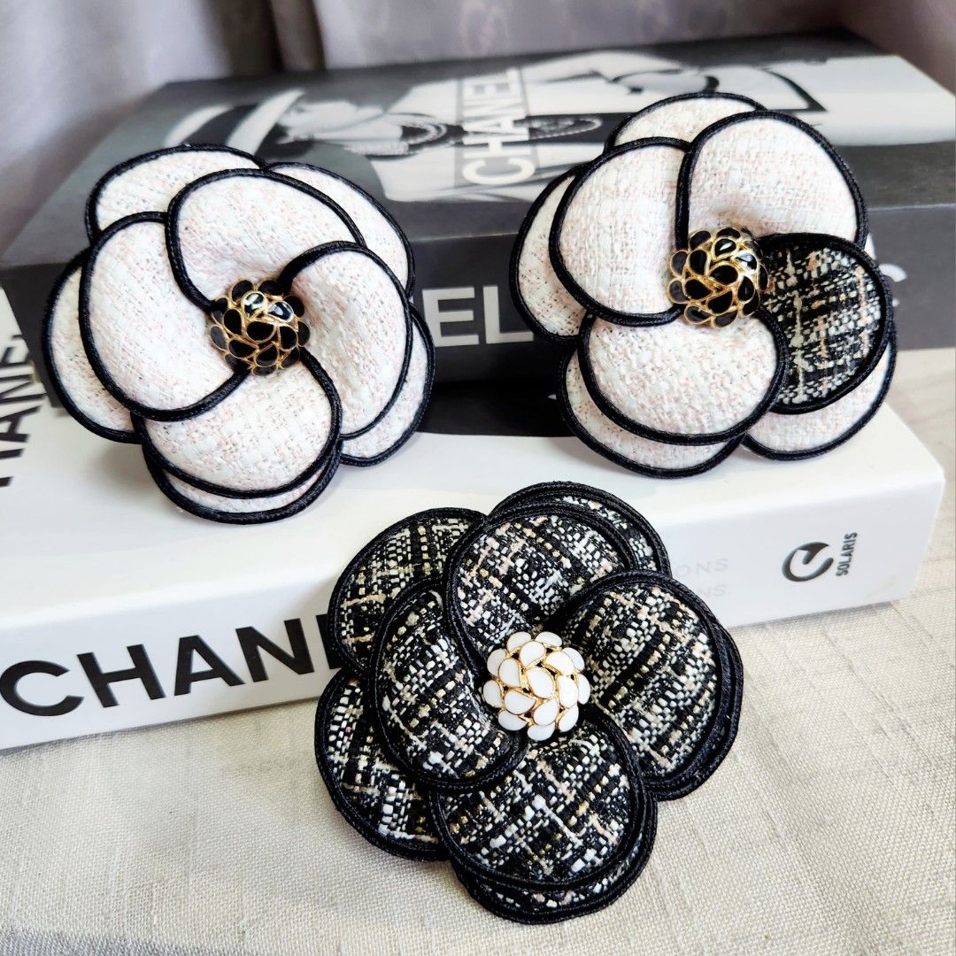 Pins & Brooches Chanel Large White Enamel CC Logo Gold Tone Metal Brooch Pin