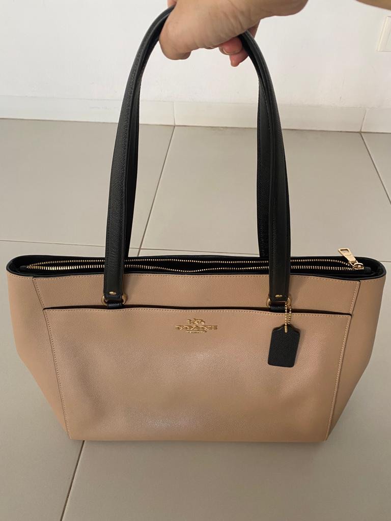 Coach addison 2025 tote in colorblock
