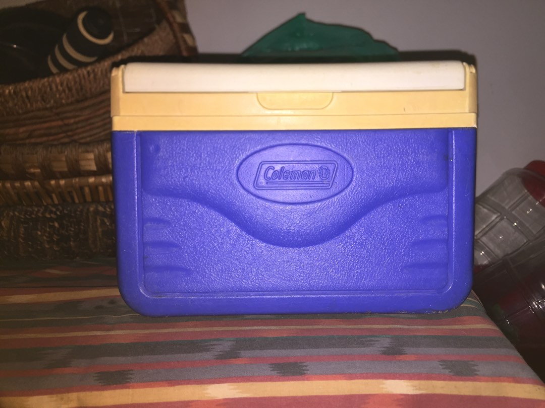 Coleman ice box, Food & Drinks, Chilled & Frozen Food on Carousell