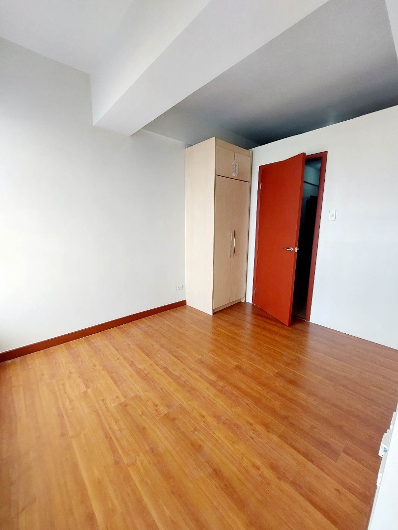 condominium in makati paseo de roces 1bedroom near makati med rcbc gt