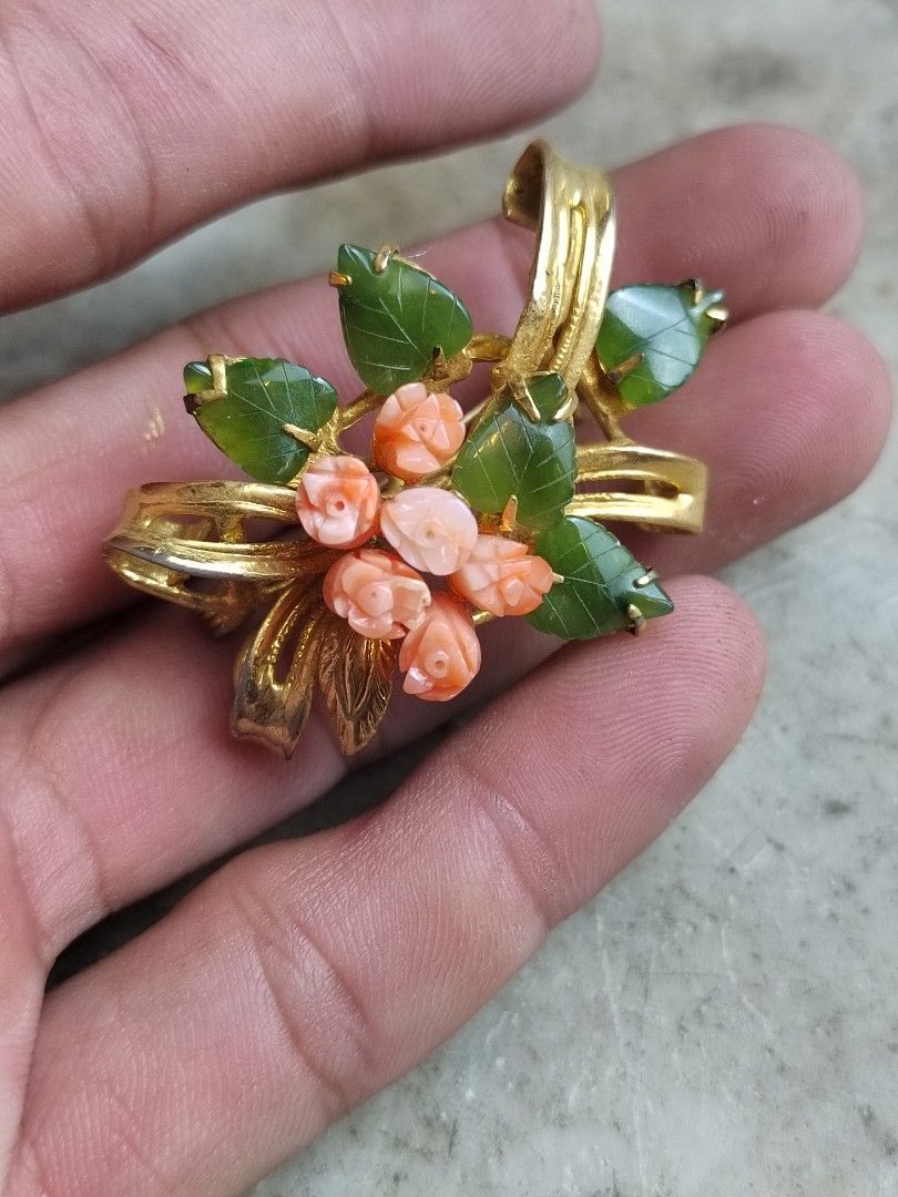 Vintage jade new arrivals brooch