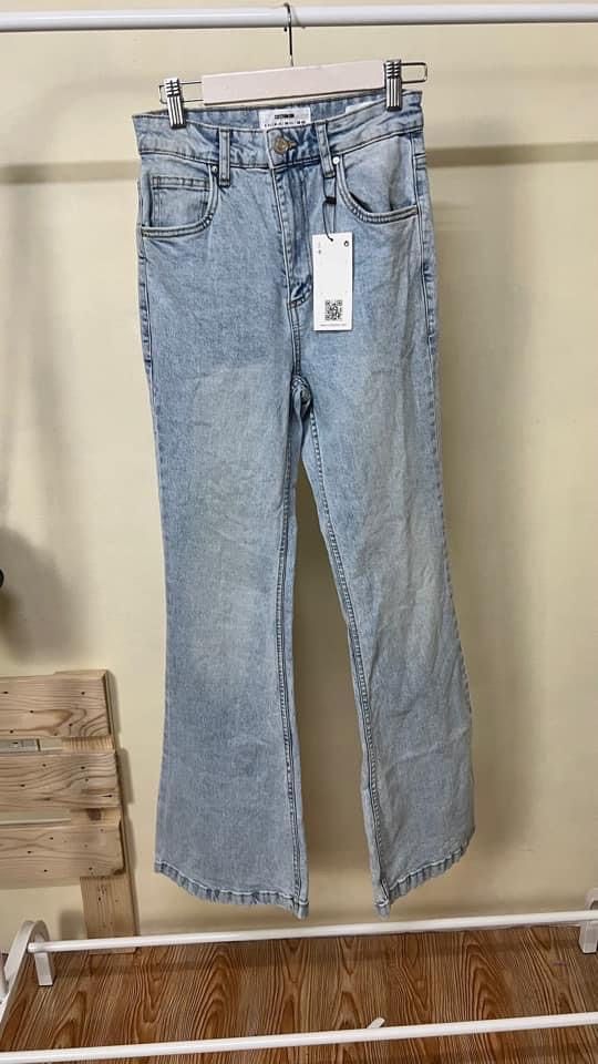 COTTON ON FLAREPANTS (Category: Other Bottoms) located in Manila. Submitted by galstuff (Listing ID 1236564886, Image 2). Description: 21 to 30 available size Length 40-41.