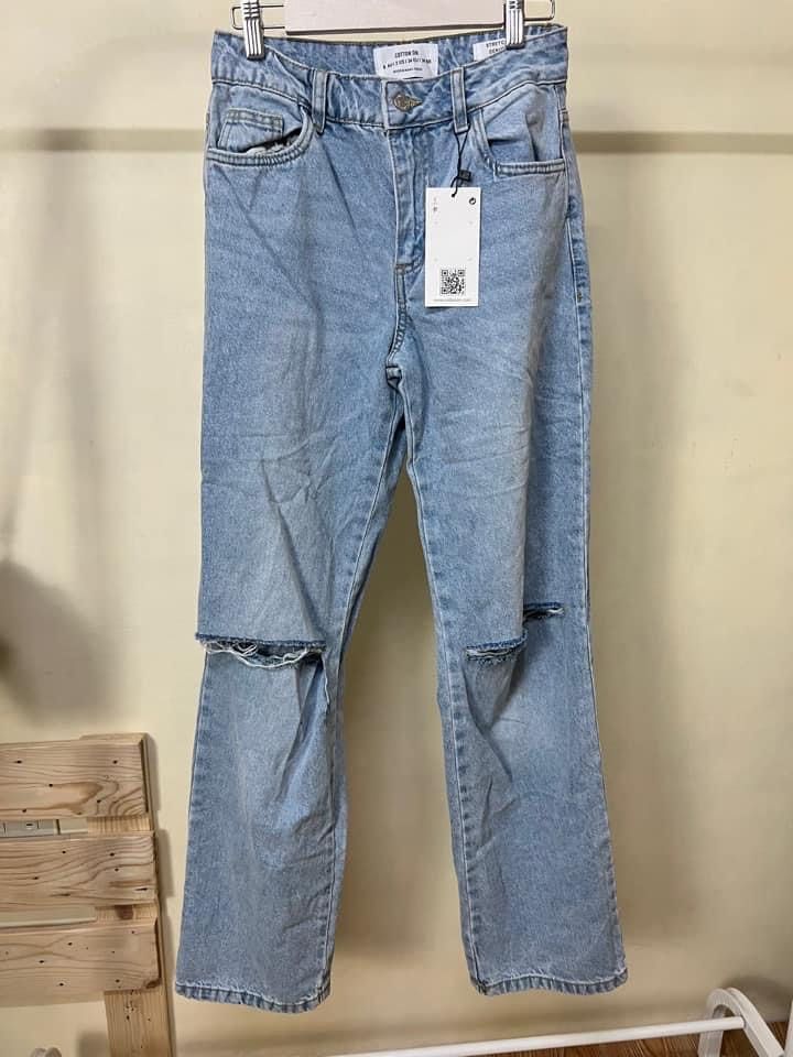 COTTON ON TATTERED JEANS (Category: Other Bottoms) located in Manila. Submitted by galstuff (Listing ID 1236565186, Image 2). Description: 24, 28,30,32,34 have sizes 40-41 L.