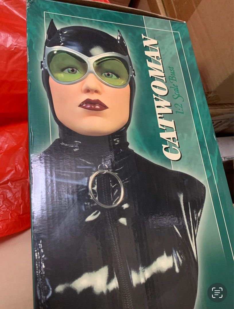 DC Direct Catwoman Comics 1/2 scale Bust statue, Hobbies & Toys, Toys