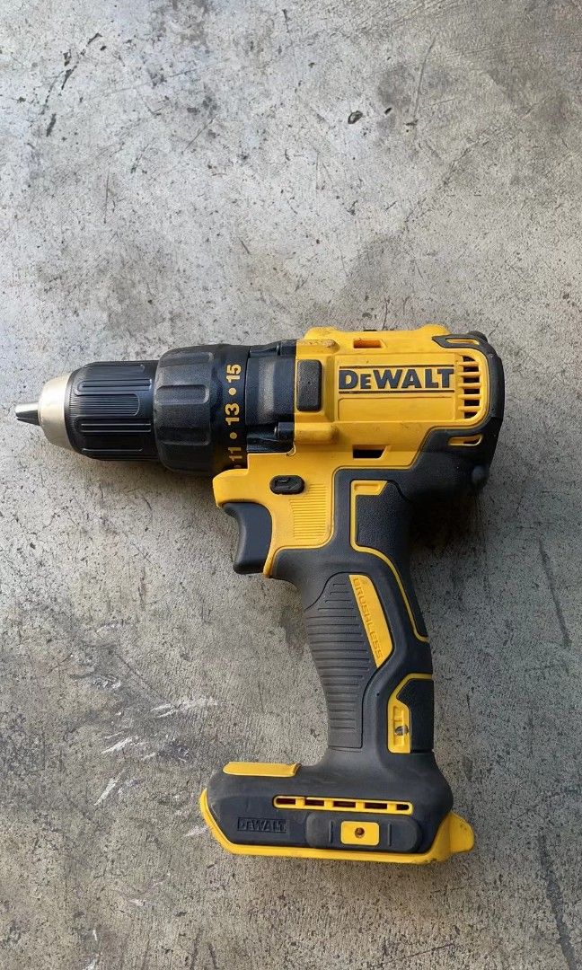 DEWALT DCD777, Furniture & Home Living, Home Improvement & Organisation