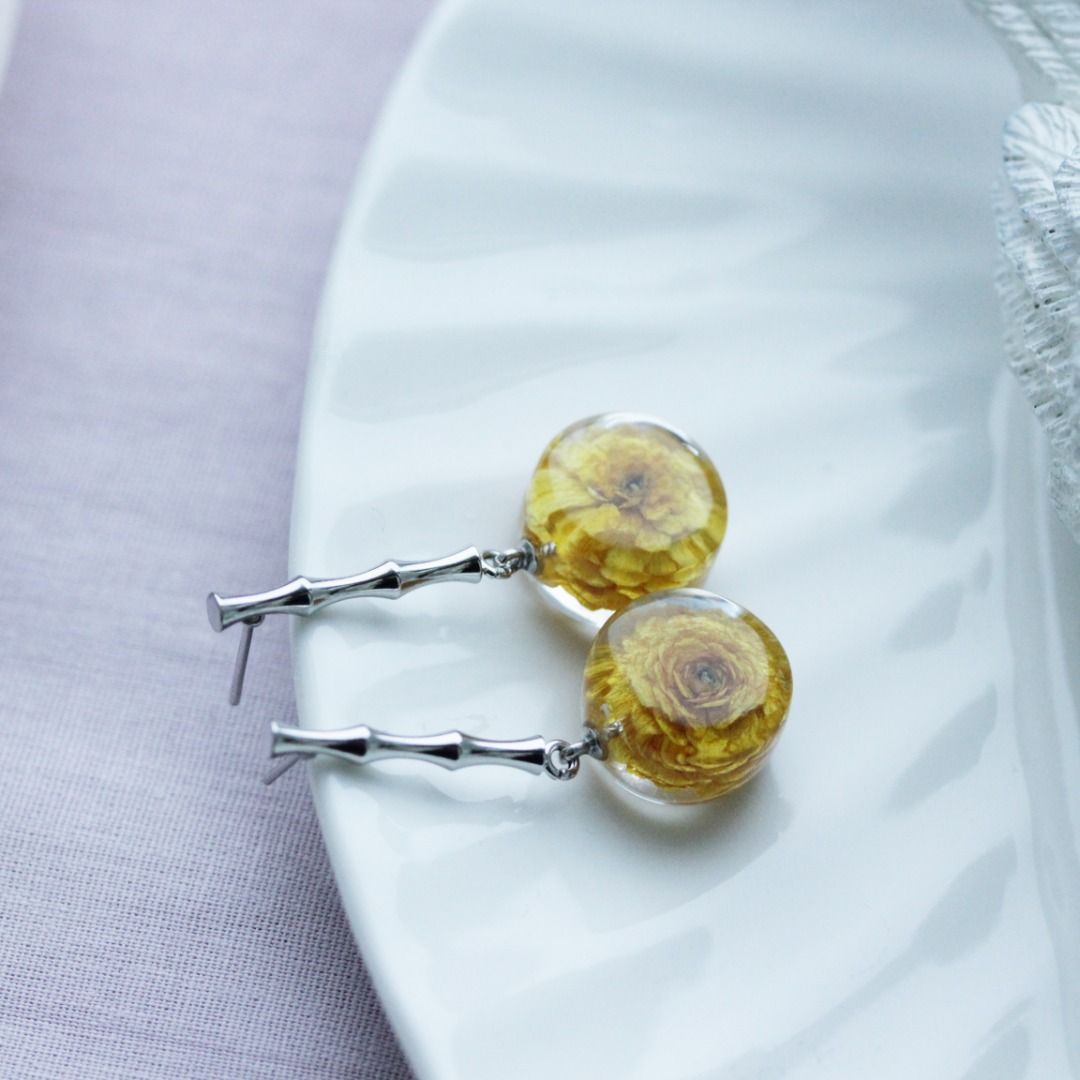 Earrings with online flowers inside