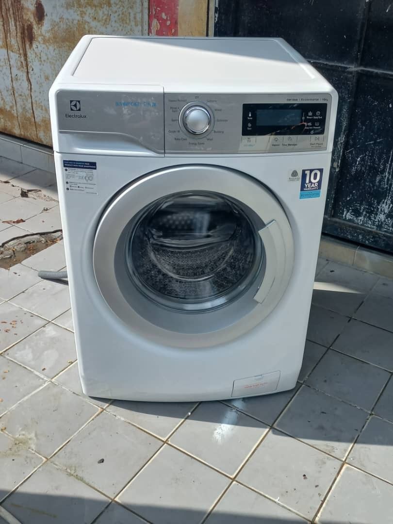 ELECTROLUX INVERTER front load washing machine 10 kg, TV & Home Appliances, Washing Machines and