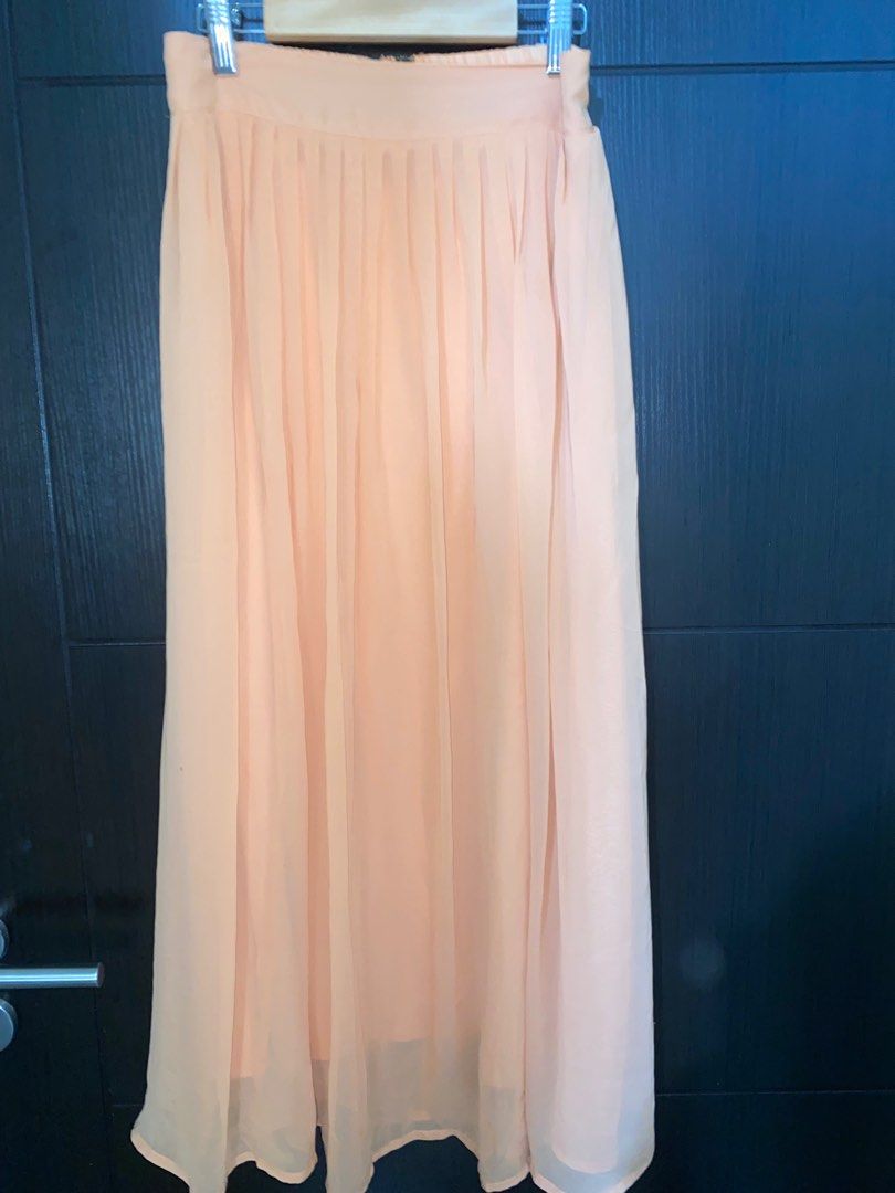 Forever 21 Long Skirt (Pinkish Peach) (Category: Skirts) located in Cavite. Submitted by mocksteals (Listing ID 1236483021, Image 1). Description: - Negotiable - Original - Not thrifted - No flaws Message me for more inquiries..