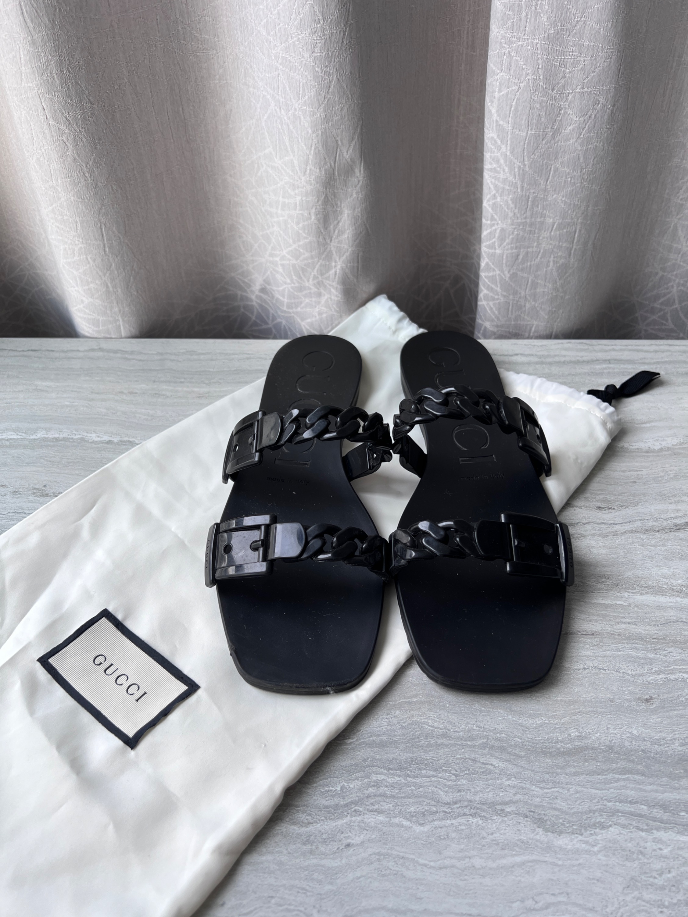 Gucci Black Rubber Strappy Chainlink Slide Sandals Luxury