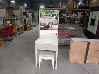 白色化妝桌含椅組H04144 快樂福2手倉庫 商品皆為自取價-(請先聊聊詢問運費)