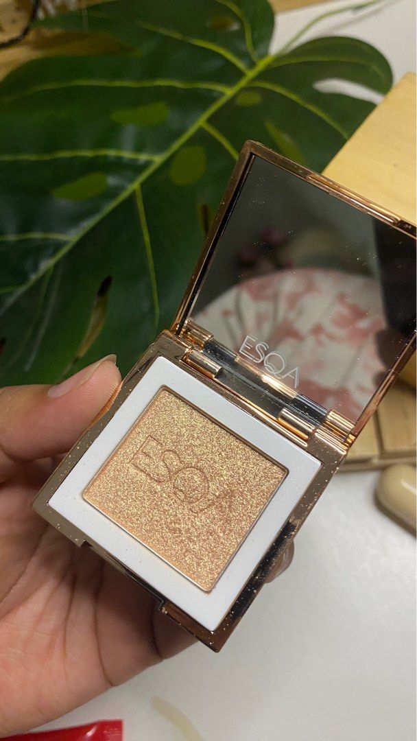 Highlighter Esqa phuket, Kesehatan & Kecantikan, Rias Wajah di Carousell